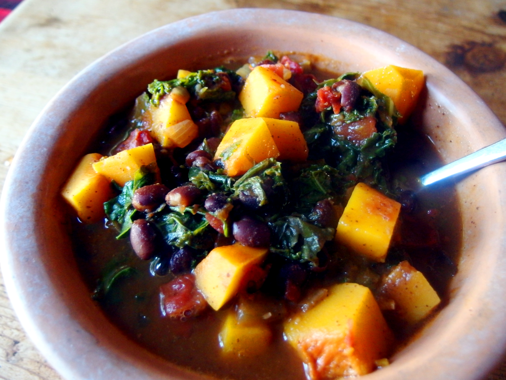 One-pot vegan black bean chili with butternut squash and kale | danicalforniacooks.com