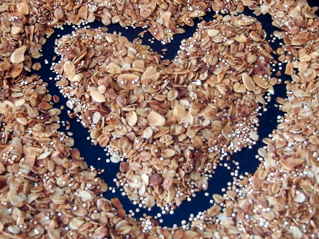 Homemade Quinoa Oat Granola with Almonds and Flax Seeds | danicalforniacooks.com