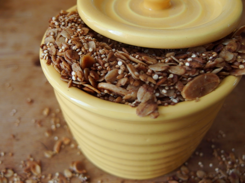 Homemade Quinoa Oat Granola with Almonds and Flax Seeds | danicalforniacooks.com