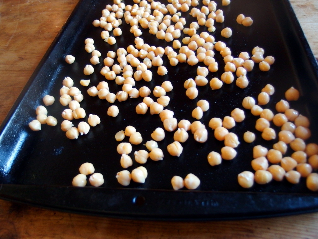 Crunchy Cinnamon Honey Roasted Chickpeas | danicaliforniacooks.com