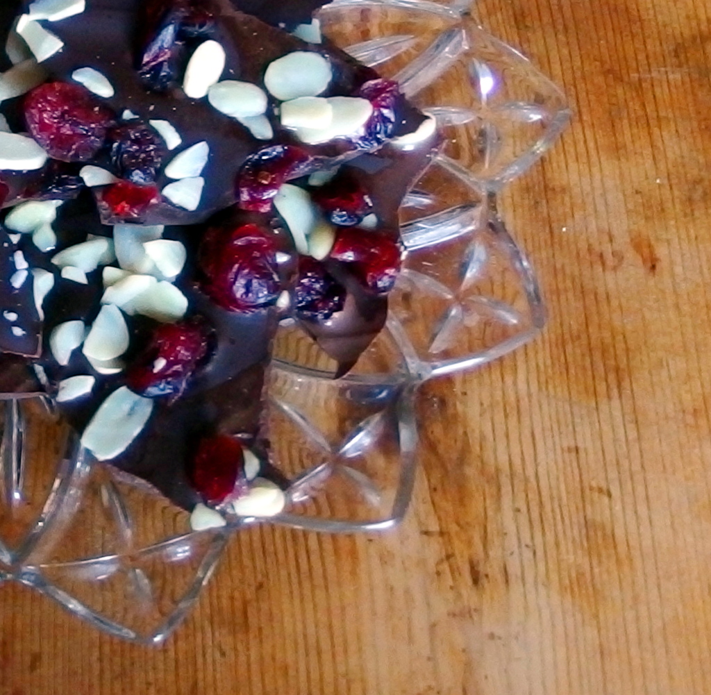 Festive Homemade Dark Chocolate Bark | danicaliforniacooks.com