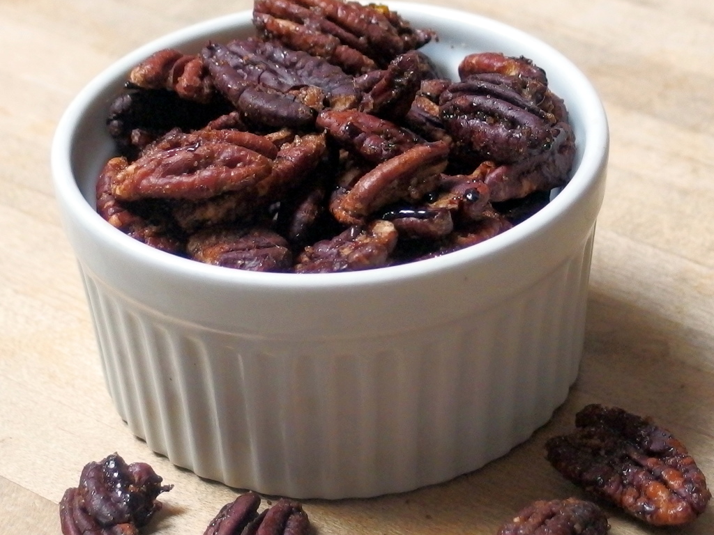 Vegan Candied Pecans | danicaliforniacooks.com