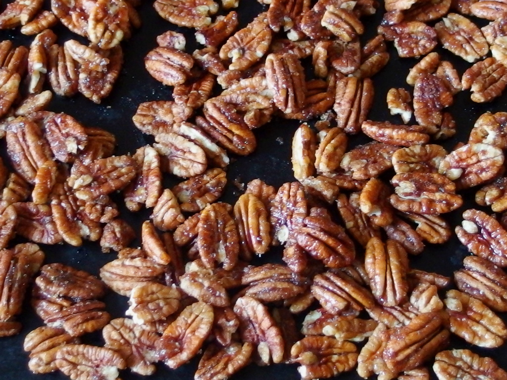 Vegan Candied Pecans | danicaliforniacooks.com
