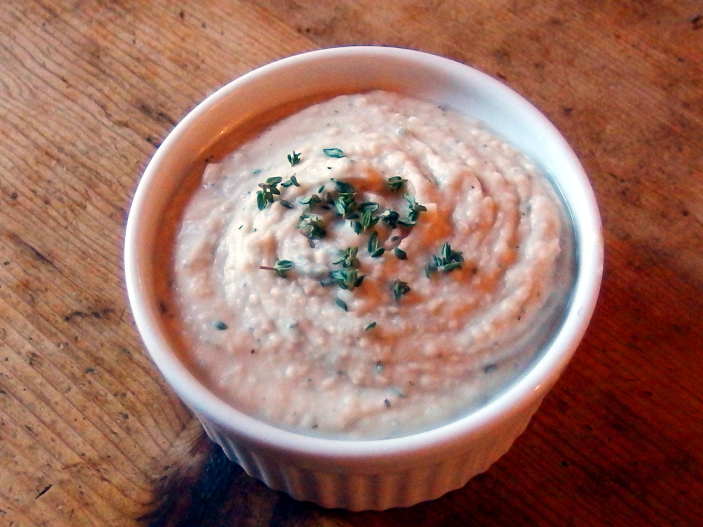 Garlic White Bean Dip | danicaliforniacooks.com