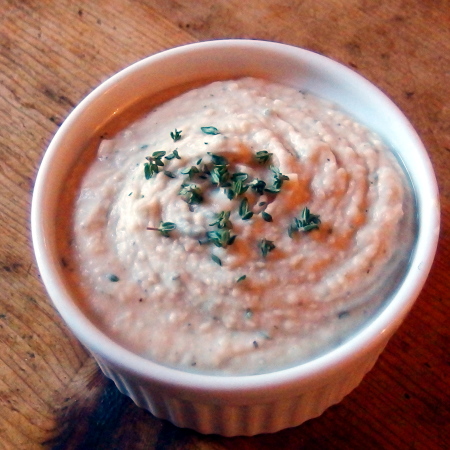 Garlic White Bean Dip | danicaliforniacooks.com