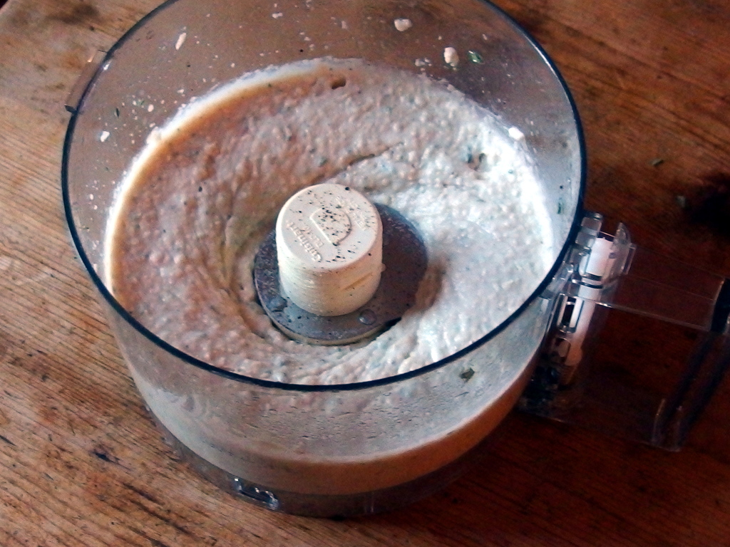Garlic White Bean Dip | danicaliforniacooks.com