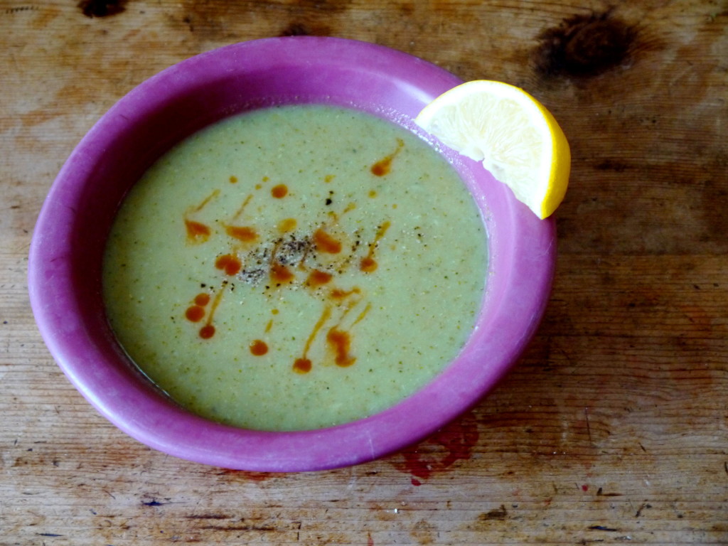Paleo Creamy Broccoli Soup | danicaliforniacooks.com