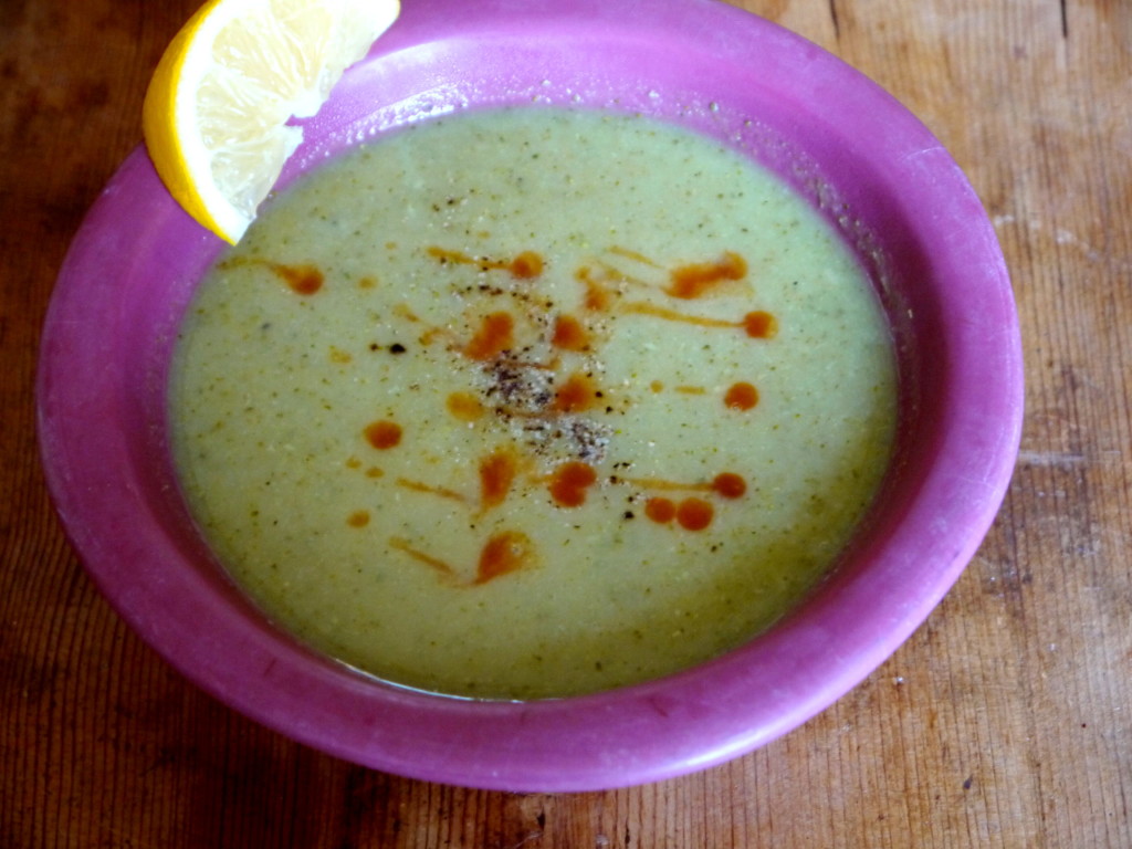 Paleo Creamy Broccoli Soup | danicaliforniacooks.com