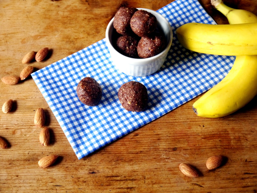 Chocolate Banana Bread Snack Balls | danicaliforniacooks.com