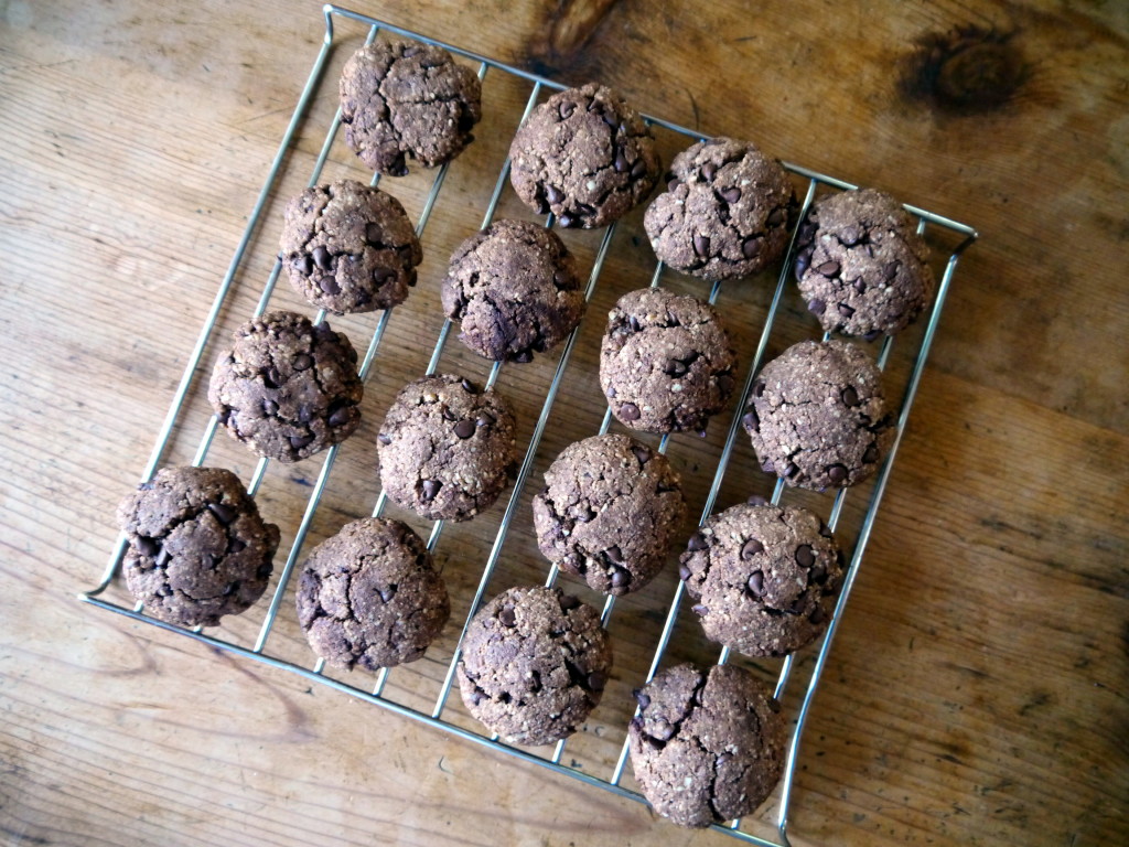Flourless Triple Chocolate Nutella Cookie Sandwiches | danicaliforniacooks.com