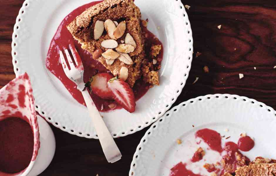 almond-lemon-torte-with-fresh-strawberries