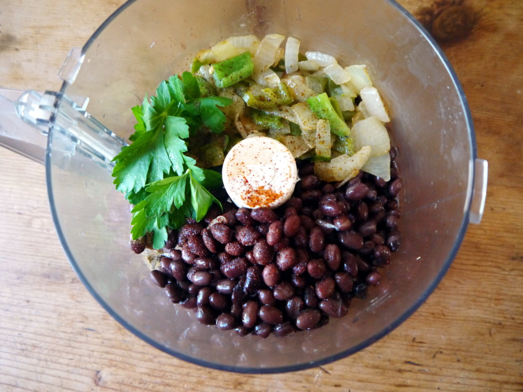 Spicy Black Bean Dip | danicaliforniacooks.com