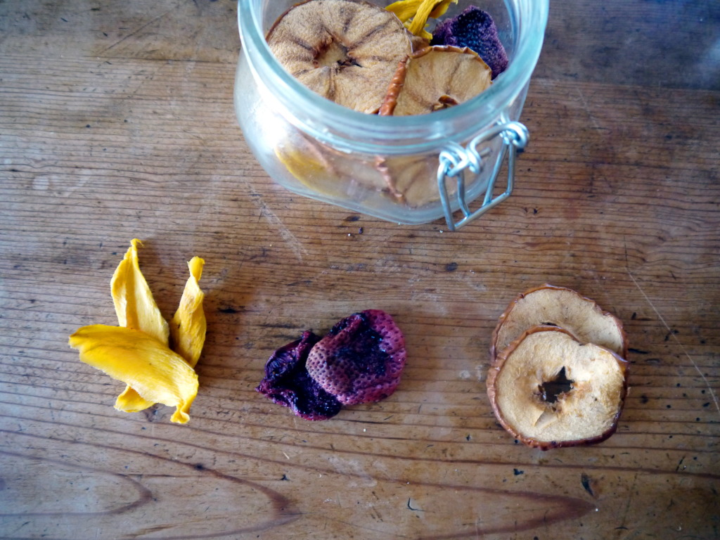 How to Make Dried Fruit in the Oven | danicaliforniacooks.com