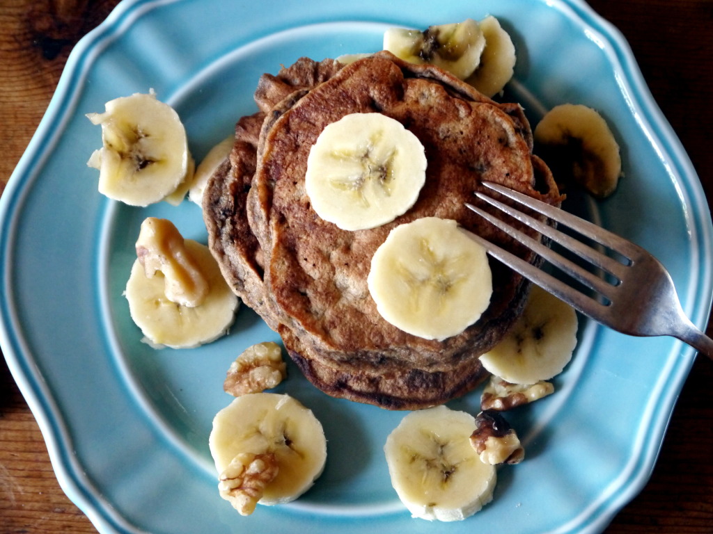Banana Walnut Oat Pancakes | danicaliforniacooks.com
