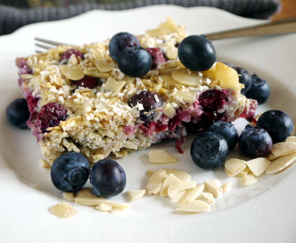 Blueberry Yogurt Oatmeal Bake | danicaliforniacooks.com