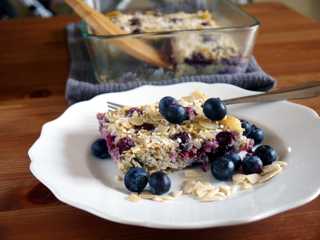Blueberry Yogurt Oatmeal Bake | danicaliforniacooks.com
