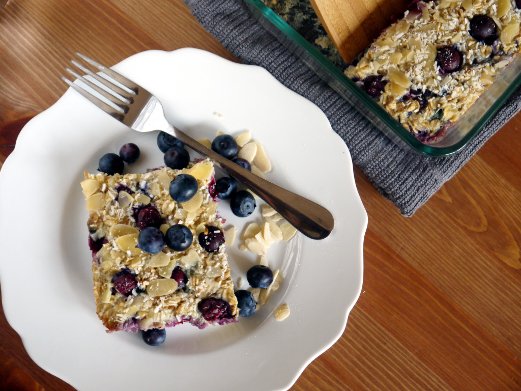Blueberry Yogurt Oatmeal Bake | danicaliforniacooks.com