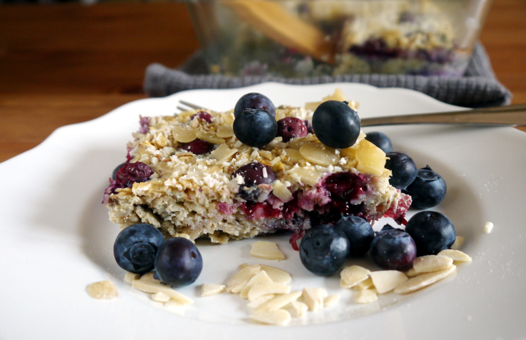 Blueberry Yogurt Oatmeal Bake | danicaliforniacooks.com