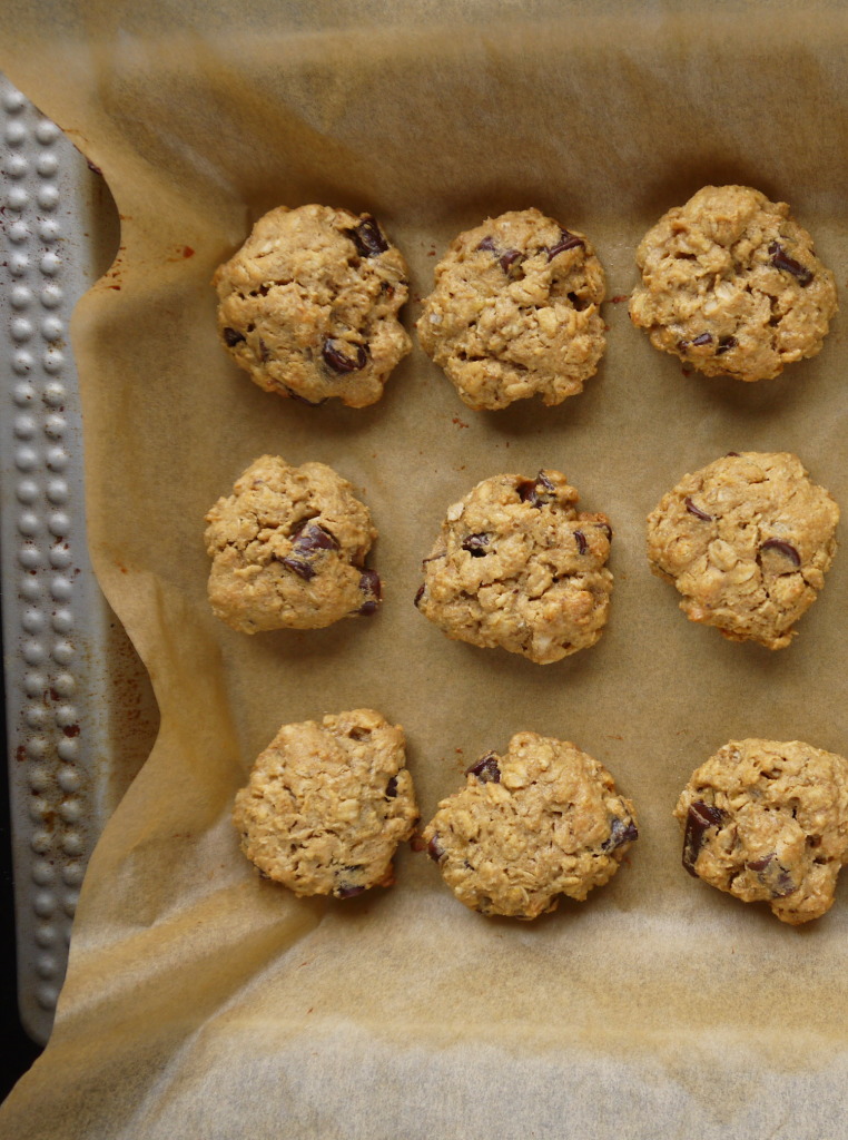 Gluten Free Peanut Butter Oatmeal Chocolate Chip Cookies | danicaliforniacooks.com