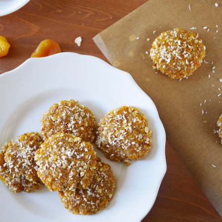 Raw Apricot Crumble Cookies (gluten free)
