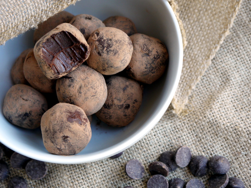 Chocolate Mint Chip Truffles | danicaliforniacooks.com