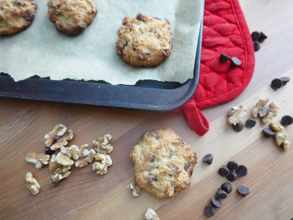 Dark Chocolate and Walnut Coconut Flour Cookies | danicaliforniacooks.com